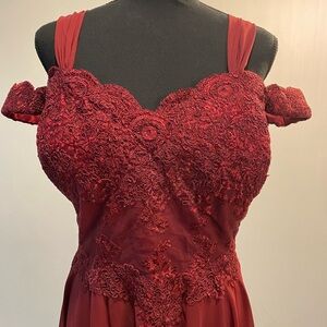 Size 16 Elegant mother of the bride burgundy Lace Evening Dress